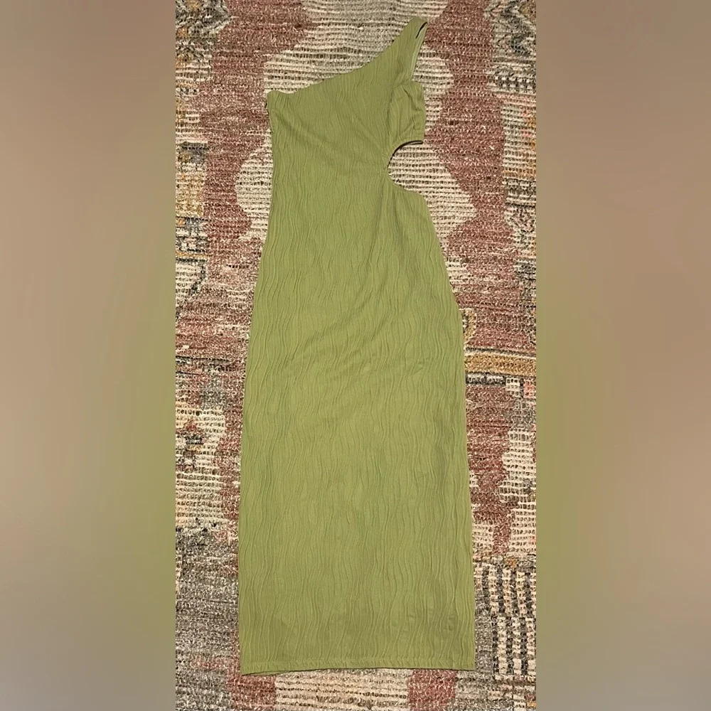 Dress - Picture 3 of 4